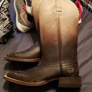 Womens ariat boots ombre square toe. Never worn